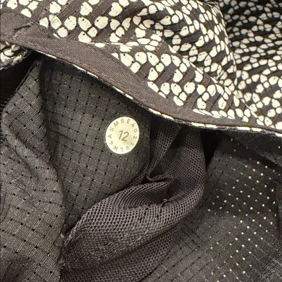 Lululemon Bomb Around Jacket *Reversible
Monochromic Black / Black Size 12 - Picture 10 of 12